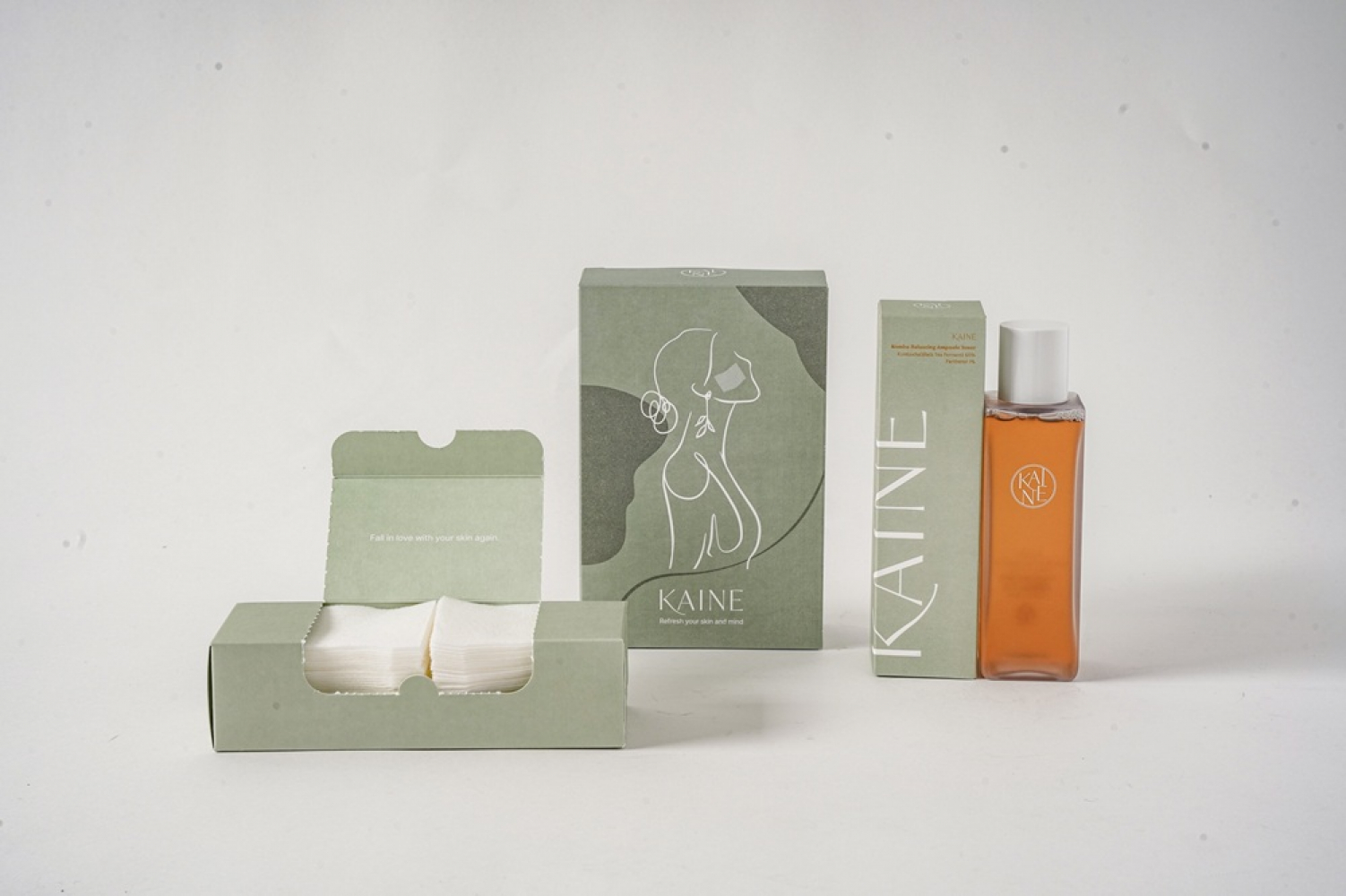 Тонер с комбучей в красивом наборе с ватными пэдами KAINE Kombu Balancing Ampoule Toner 150ml